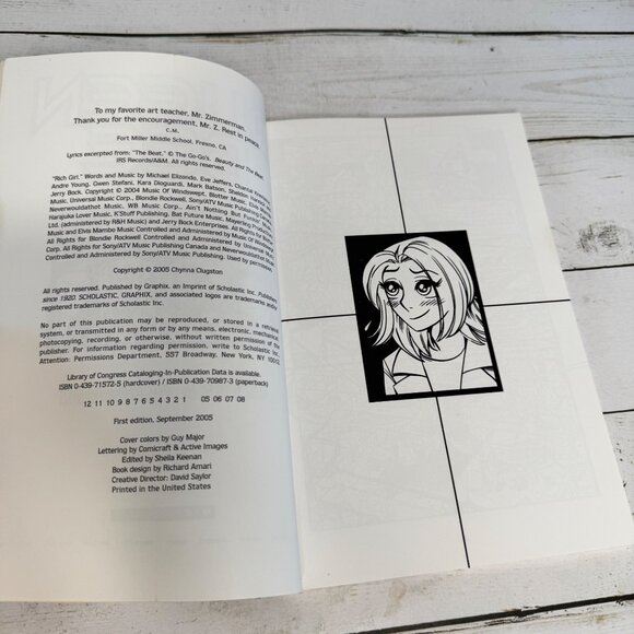 Queen Bee by Chynna Clugston Graphic Novel Scholastic Graphix 2005 PB - Picture 4 of 9